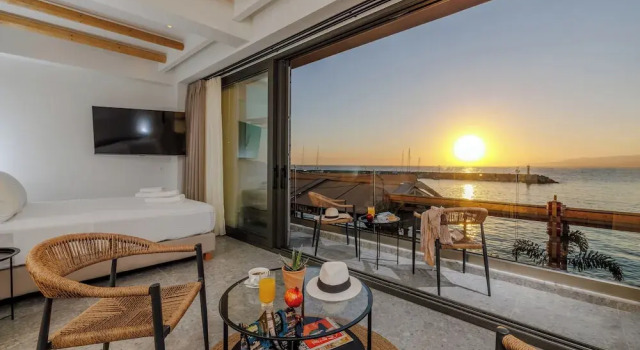 Полулюкс Soho SeaFront Suites