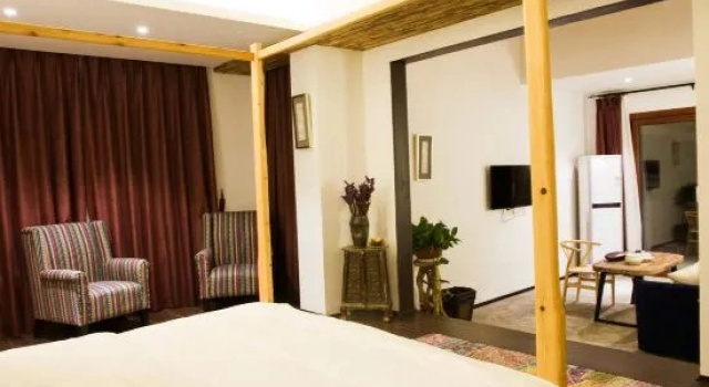 Люкс с красивым видом из окна Jiujianban Hostel