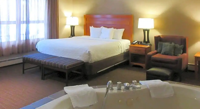 Двухместный люкс Quality Inn & Suites Detroit Lakes
