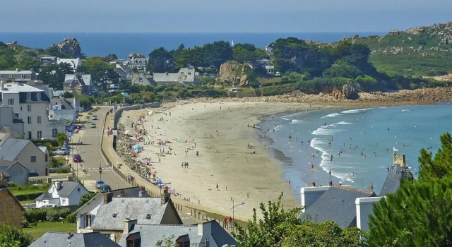 Stone House in Brittany With Sea Views, Rezerwuj Hotel Saint-Jean-du-Doigt Bretania