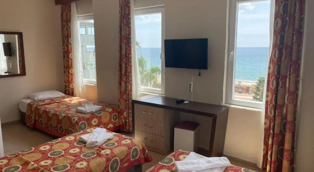 Трёхместный номер Standard с видом на море Rosella Hotel