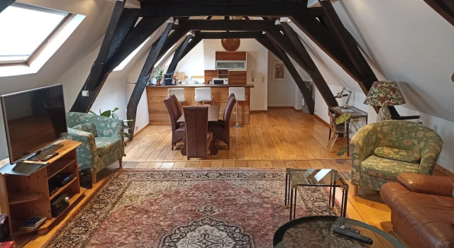 Quiet Duplex of 120 sqm in Historical Center, Забронировать Апартаменты/квартира Брюссель Брюссельский столичный регион, рядом с Церковь де-ла-Шапель