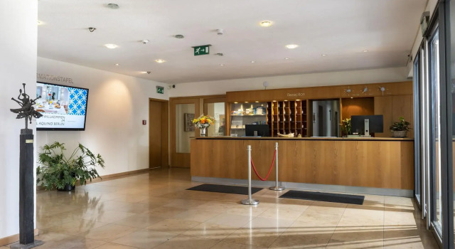 Hotel Aquino Tagungszentrum, Varaa Hotelli Mitte Berliini, lähellä Admiralspalast