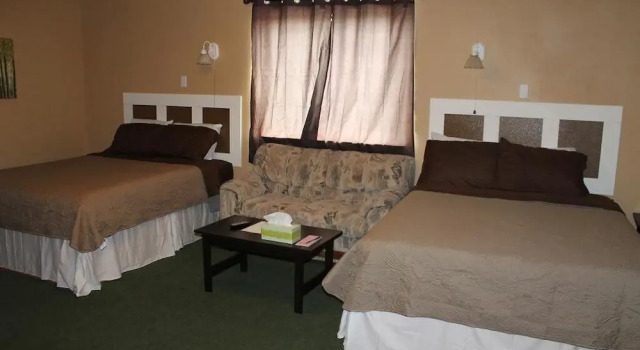 Четырёхместный номер Standard Country Inn