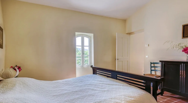 Quaint Holiday Home in Rustrel With Swimming Pool, Book Hotel Hoteller i Rustrel med parkering, Parkering