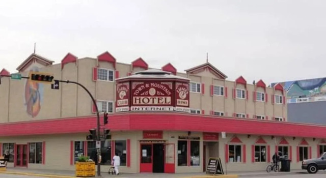Town and Mountain Hotel, Rezervovat Hotel Hotely v Whitehorse s parkováním, Parkování