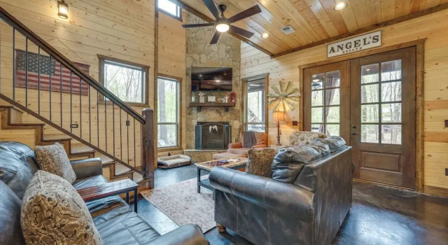 Hot Tub & Fire Pit: Broken Bow Retreat!, Boek Vakantiehuis Broken Bow Oklahoma