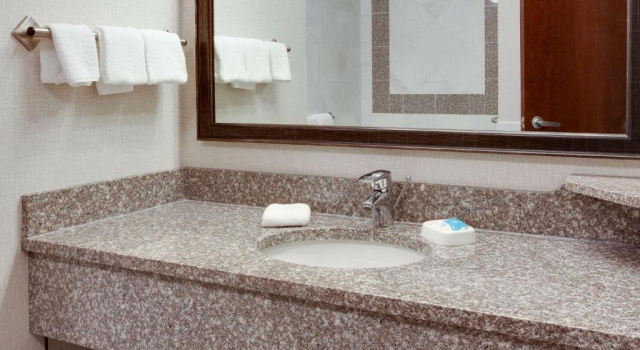 Четырёхместный номер Superior Drury Inn & Suites West Des Moines