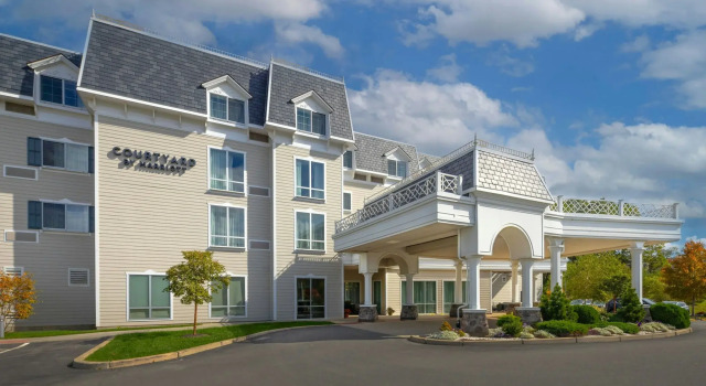 Courtyard by Marriott Lenox Berkshires, Забронировать Отель Ленокс Bousquet Ski Area