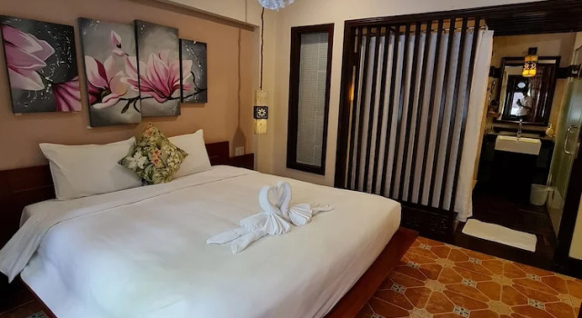 Номер Deluxe с видом на бассейн Long Life Riverside Hotel