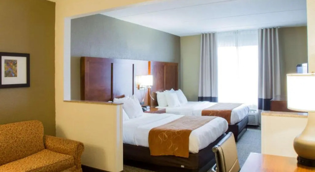 Номер Standard Comfort Suites Grand Rapids South