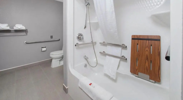 Люкс Microtel Inn & Suites by Wyndham Bethel/Danbury