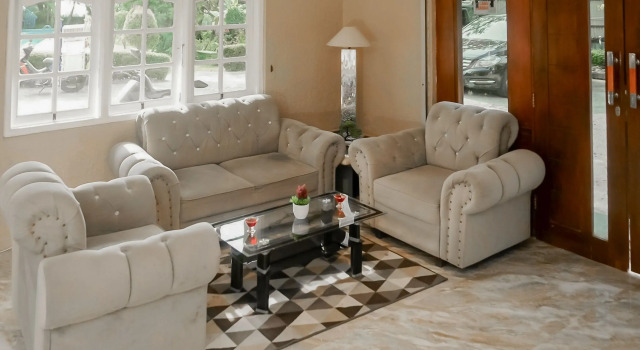 Residences by RedDoorz near Taman Safari, Rezervovat Hotel Cisarua West Java
