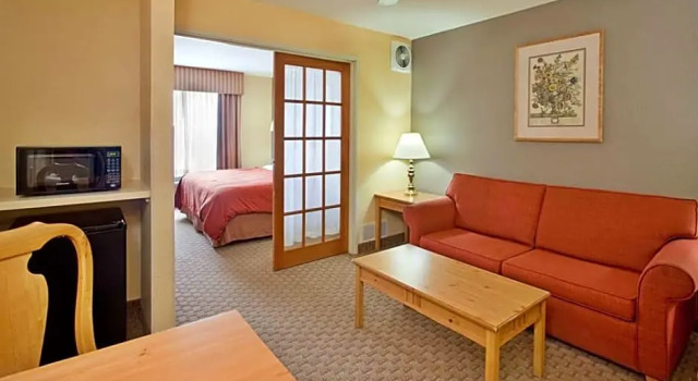 Двухместный люкс Country Inn & Suites by Radisson, Bloomington-Normal West, IL