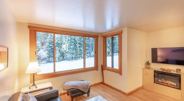 Modern 1 bedroom in Ski Trails by RedAwning, Забронировать Апартаменты/квартира Апартаменты Траков, рядом с Tahoe Zephyr Express, Апартаменты/квартира