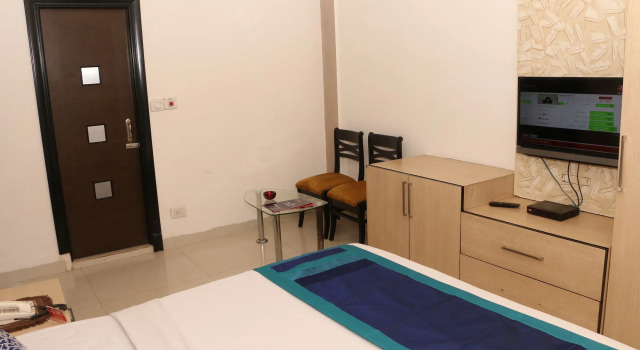 Oyo 1217 Near Clock Tower, Book Hotel Ludhiana Punjab
