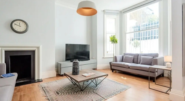 Stunning Home Near Earl's Court by Underthedoormat