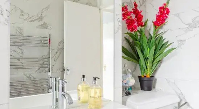 Bright 3-Bedroom Flat Parking 4Ktv & Balcony, Забронировать Отель Отели Англии 3 звезды, 3*