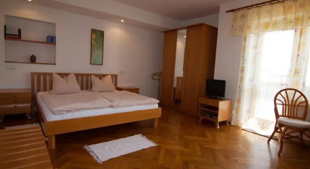 Pension Apartment Granit, Rezervovat Apartmán Hotely v Praha s parkováním, poblíž Kobylisy Subway Station, Parkování