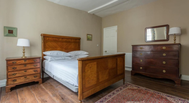 The Hearts Of Old 3 Bedroom in the West End, Забронировать Дом для отпуска Лондон Большой Лондон, рядом с Музей мультфильмов
