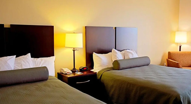 Четырёхместный номер Standard Spark by Hilton Phoenix East Mesa