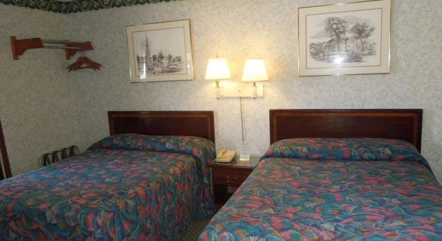 Wagon Wheel Inn, Забронировать Мини-отель Ленокс Bousquet Ski Area, рядом с Guido's Marketplace