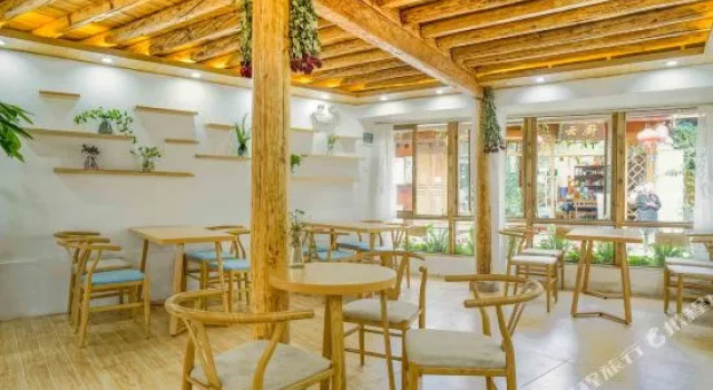 Lijiang Hongchen Jingtu Inn Wangjiazhuang, Забронировать Отель Лицзян Юньнань, рядом с Улица Сквер-стрит Древнего города Даянь