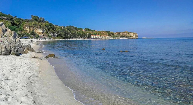 Beautiful Apartment in Briatico With 4 Bedrooms and Wifi, Book Lejlighed Lejligheder i Briatico, Lejlighed