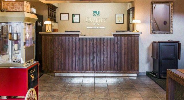Quality Inn, Prenota Hotel St Ignace Michigan