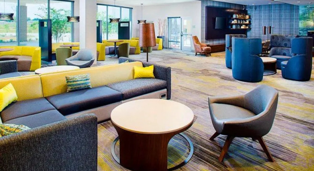 Кровать в общем номере Courtyard by Marriott Dallas Carrollton and Carrollton Conference Center
