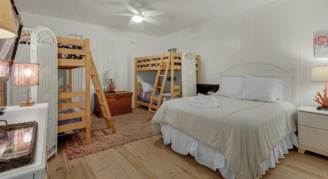 2 Minutes to the Beach; Close to Seaside, Vintage Cottage in Old Seagrove
