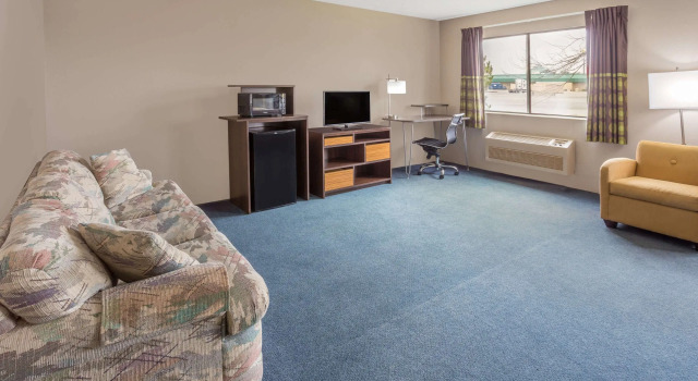 Super 8 by Wyndham Hebron Lowell Area, Prenota Locanda Cedar Lake 