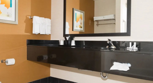 Четырёхместный номер Standard Fairfield Inn & Suites by Marriott Morgantown