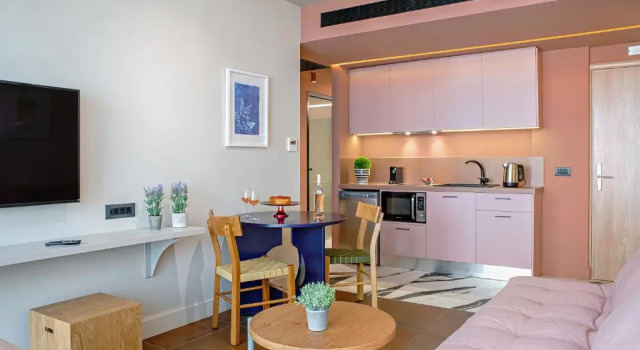 Четырёхместный люкс Luxury c 1 комнатой Pavo Art Hotel