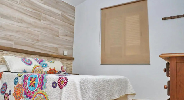 Bungalow la Roa III con piscina comunitaria y privada, Забронировать Отель Отели Конил-де-ла-Фронтера с парковкой, рядом с Пляж Фуэнте-дель-Галло, Парковка