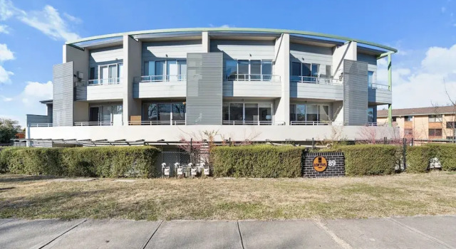 Stylish Curtin Stay With Balcony Views, Rezervați Apartament Tuggeranong New South Wales