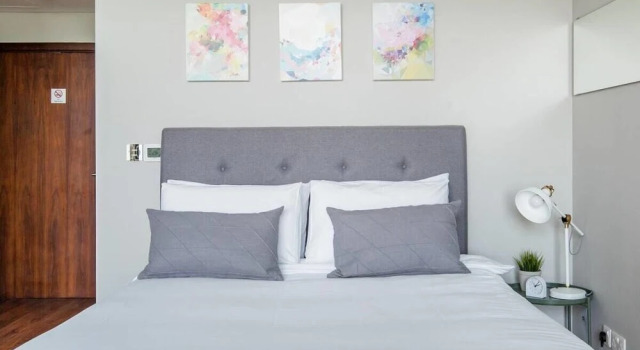 Comfy Trendy Apartment Steps Away From the Metro