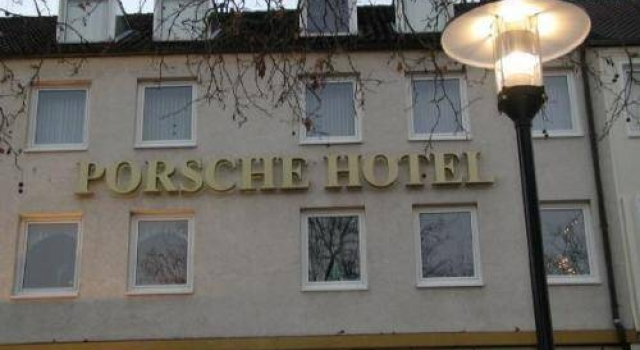 Porsche Hotel, Забронировать Отель Отели Вольфсбург 3 звезды, рядом с Тематический парк Autostadt в Вольфсбурге, 3*