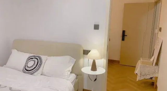 Люкс с 2 комнатами Creamy style projection large bed room