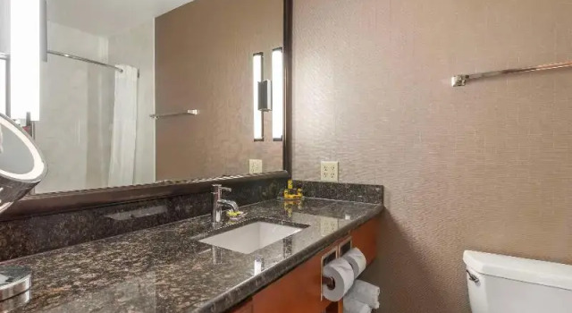 Четырёхместный люкс Best Western Plus Superior Inn & Suites