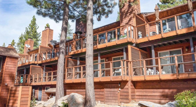 Lakeside Condo in Kings Beach by RedAwning, Забронировать Отель Кингс-Бич Норт-Лейк-Тахо