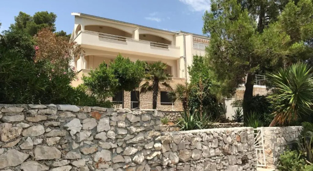 Апартаменты Seaside Apartments