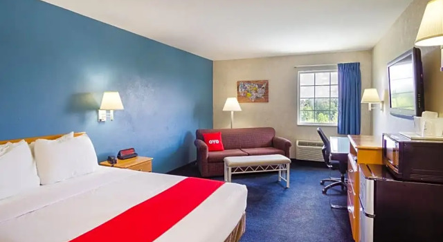 Номер Deluxe Econo Lodge Inn & Suites Lake Of The Ozarks