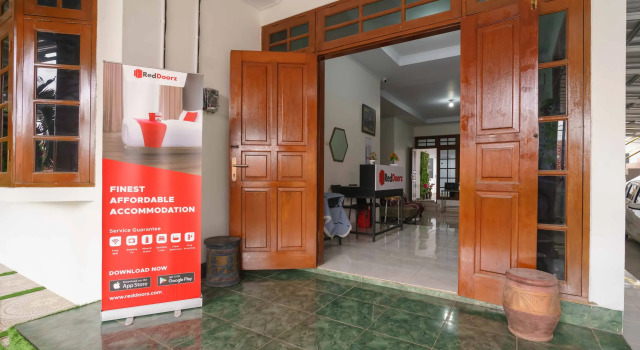 RedDoorz Syariah near Exit Toll Jatiwarna 2