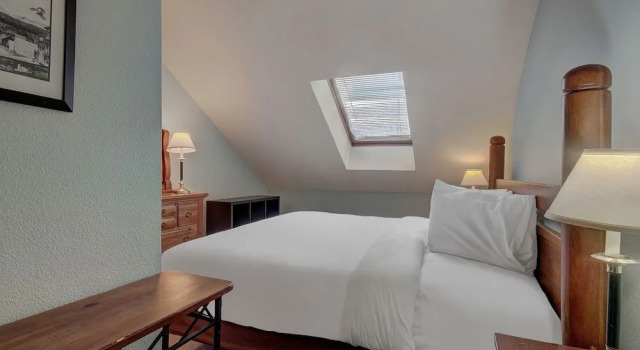River Mnt Lodge E323F - 5 Br Condo, Rezerwuj Hotel Hotele w Vail Ski z parkingiem, Parking
