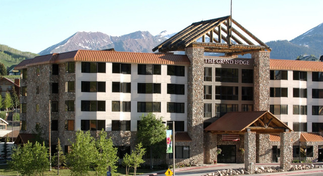Grand Lodge by Crested Butte Lodging, Забронировать Отель Крестед-Бьютт Crested Butte Mountain, рядом с Горнолыжный курорт Crested Butte