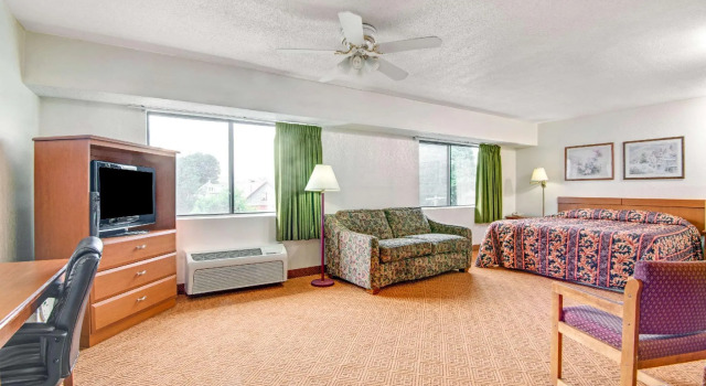 Двухместный люкс Super 8 by Wyndham Stamford/New York City Area
