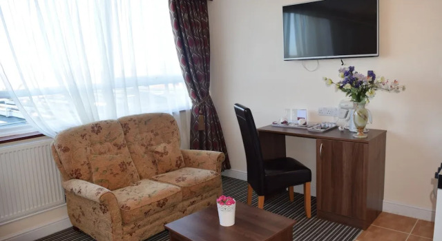 Трёхместный семейный люкс Deluxe Star Anglia Hotel