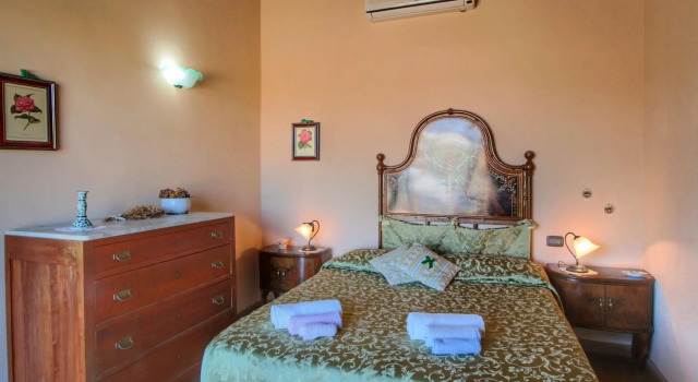 Cottage in Todi With Pool and Terrace, Book Feriehus Hoteller i Todi med pool, Swimmingpool
