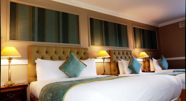 Четырёхместный номер Standard Ashbourne Court Hotel